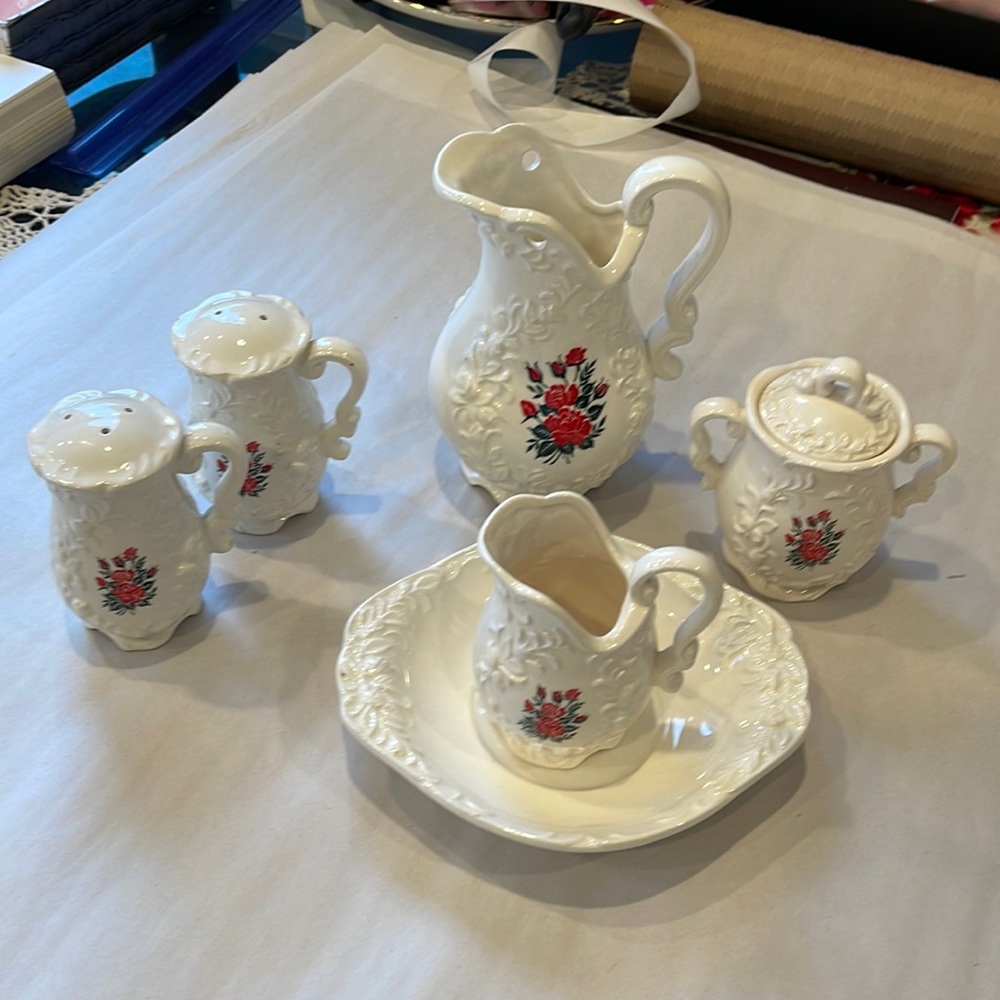 Vtg Enesco Imports Japan Water Pitcher set, Red Roses E-0380